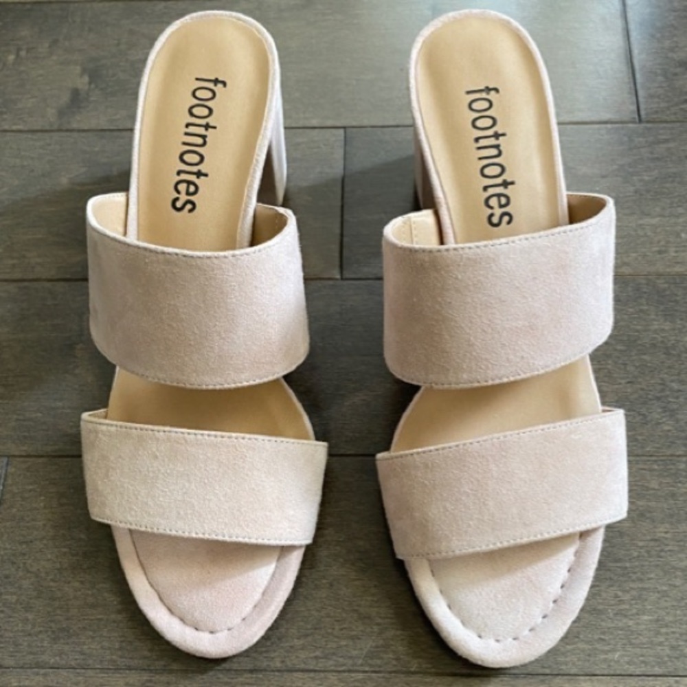 NWB❤️ Suede Footnote Sandals 9 -Blush Color